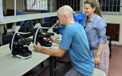 Microlat instala un microscopio NIKON en la Facultad de Ciencias Químicas de la UNC